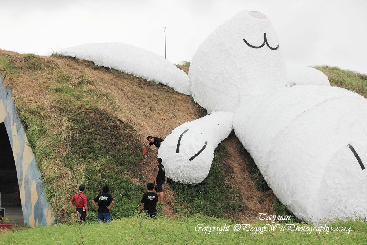 20251013-4zq10 20251013-4zq10