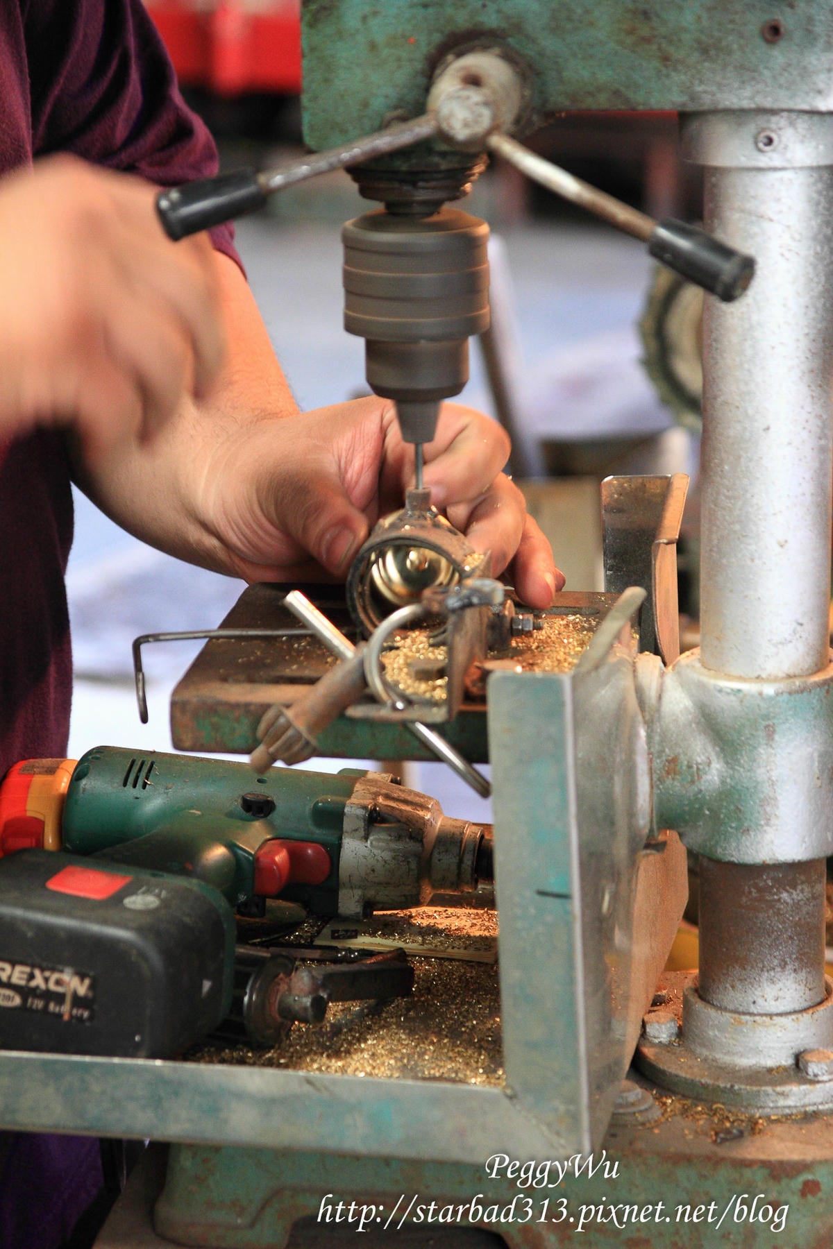 20251013-8lo4q 20251013-8lo4q