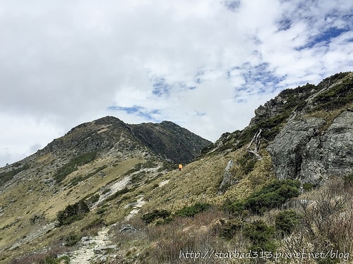 20251013-9l6s9 20251013-9l6s9