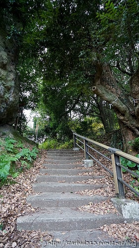 20251013-0y3mj 20251013-0y3mj