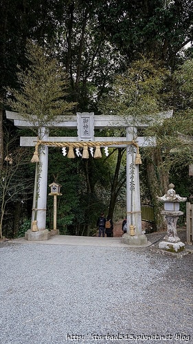 20251013-ttl8y 20251013-ttl8y