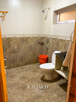 20251013-ahxn6 20251013-ahxn6