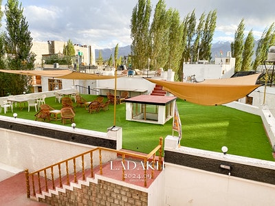 20251013-d0e44 20251013-d0e44