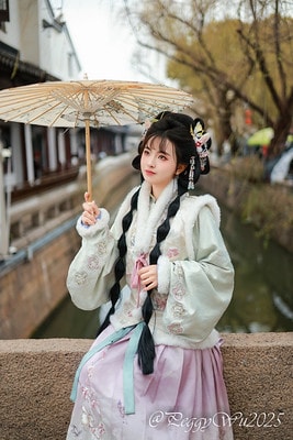 20251013-4w41n 20251013-4w41n