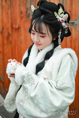 20251013-bqvnt 20251013-bqvnt