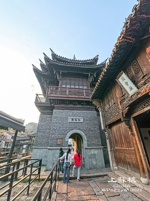 20251013-qwncp 20251013-qwncp