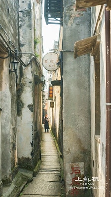 20251013-sq58l 20251013-sq58l