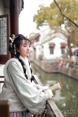 20251013-uwl0w 20251013-uwl0w