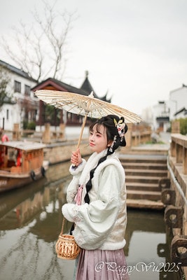 20251013-wht7j 20251013-wht7j