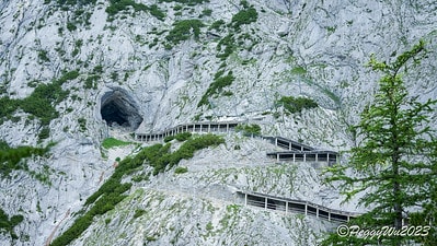 20251013-5hw3q 20251013-5hw3q