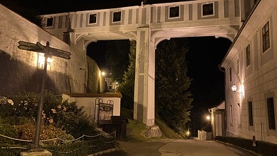 20251013-5yc83 20251013-5yc83