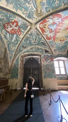 20251013-mo9jz 20251013-mo9jz