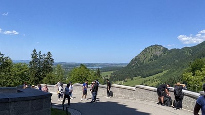 20251013-qy7jr 20251013-qy7jr