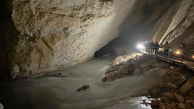 20251013-uzro0 20251013-uzro0