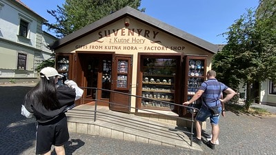 20251013-zojj6 20251013-zojj6