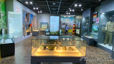 20251013-3xw9r 20251013-3xw9r