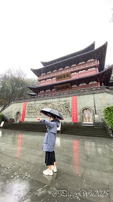 20251013-lj9re 20251013-lj9re