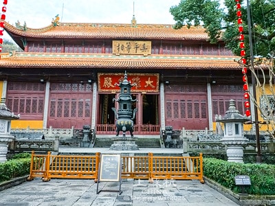 20251013-y8cqq 20251013-y8cqq