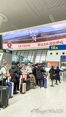 20251013-bg4qx 20251013-bg4qx